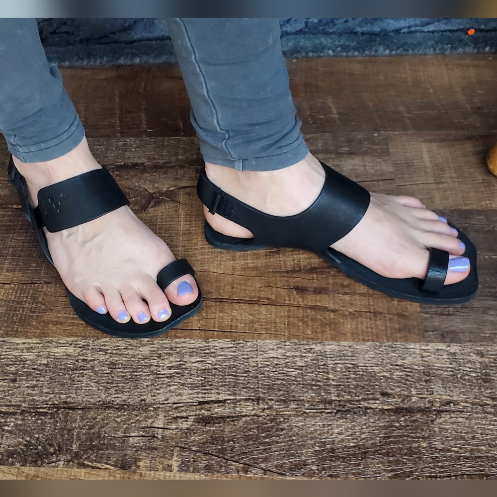 Vivo Barefoot atani Kolhapuri Pittard's wild hide natural sandal black
